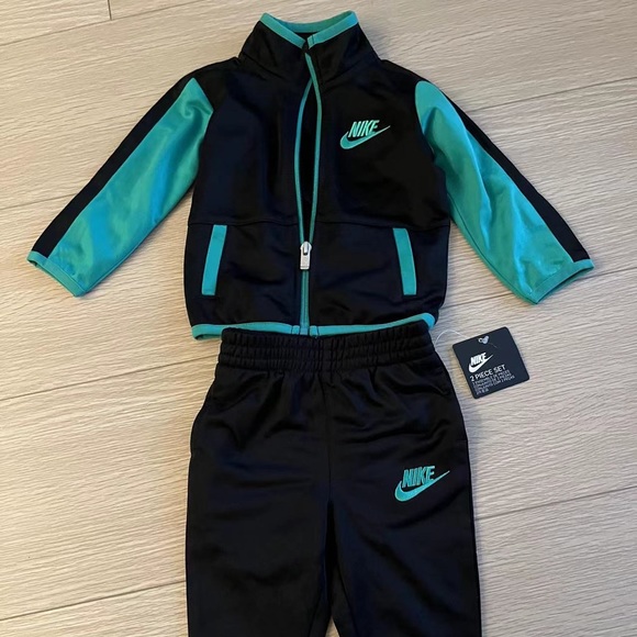 New with tag! Nike 2 piece set 6-9m baby - Picture 1 of 3